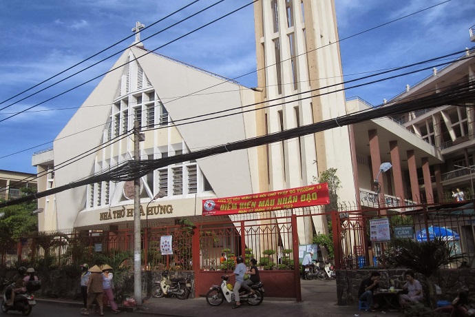 ChurchHoaHung03b